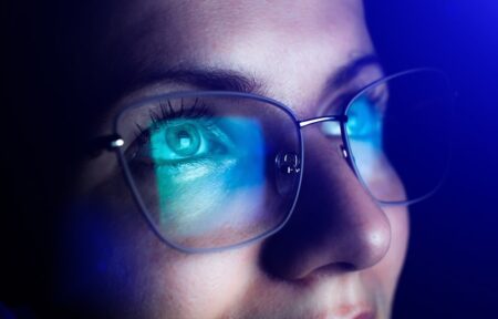 Lumière bleue Dans quels cas porter des lunettes adaptées au écran